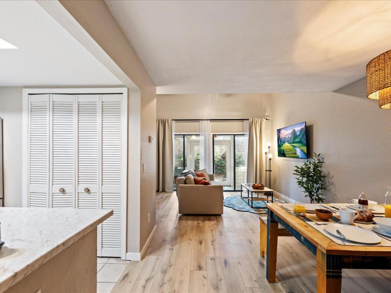 Artist'S Tower Townhome Just Renovated W Loft Gainesville Ngoại thất bức ảnh
