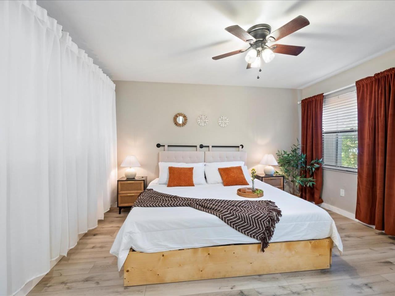 Artist'S Tower Townhome Just Renovated W Loft Gainesville Ngoại thất bức ảnh
